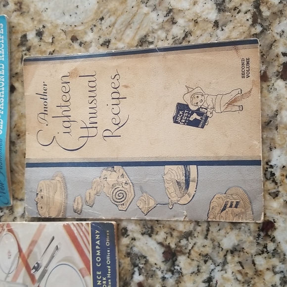 Variety of Vintage Paperback Cookbooks - Picture 8 of 8